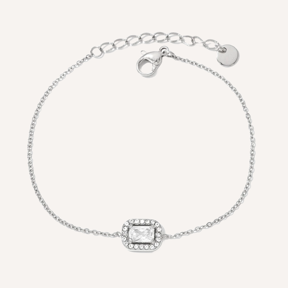 Elegantes feines silbernes Armband mit einem dünnen Kettchen und Rechteckigem Zirkonia mit Halo.